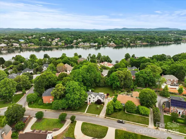 Hickory, NC 28601,430 43rd AVE NW