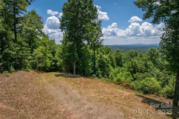 Lenoir, NC 28645,204DE Johns Ridge Pkwy #204DE