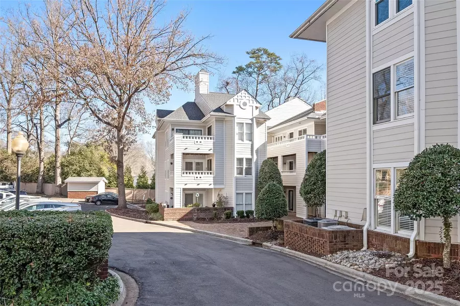 2715 Selwyn AVE #47, Charlotte, NC 28209