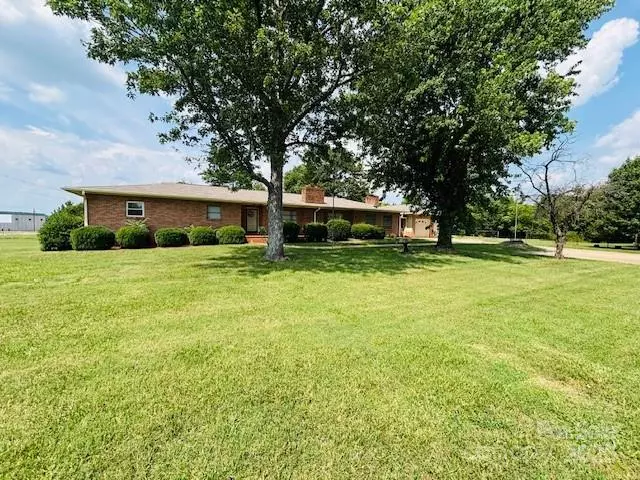 549 Piney Ridge RD, Forest City, NC 28043