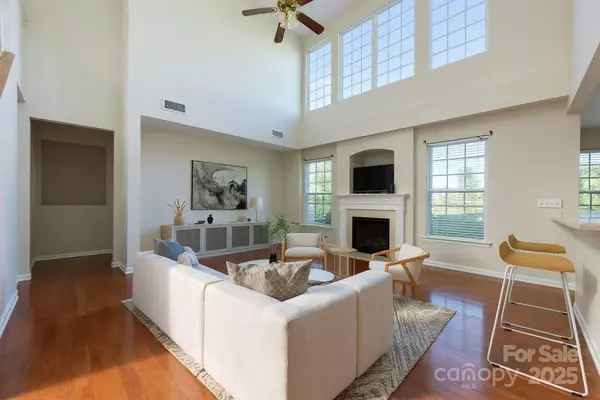 Charlotte, NC 28213,16737 Winston Oaks CT