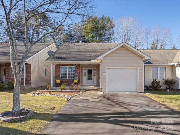 48 S Woodridge View CT, Hendersonville, NC 28791