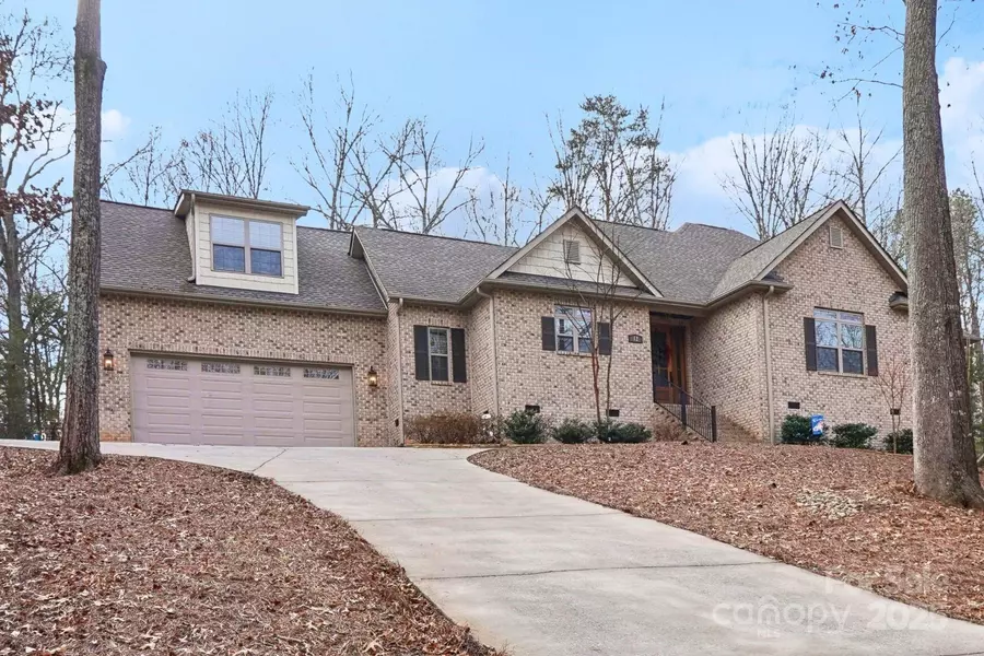 12 Tanglewood RD, Clover, SC 29710