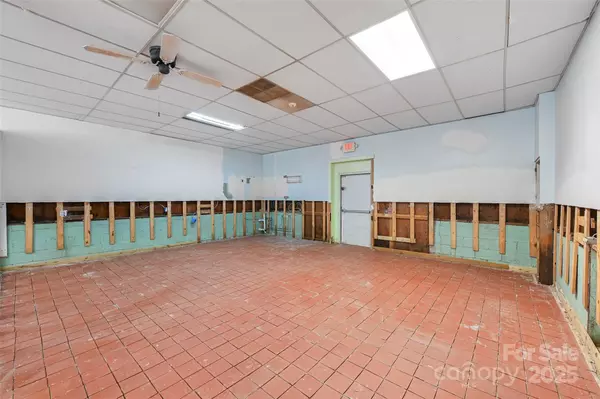 Swannanoa, NC 28778,2068 US 70 HWY