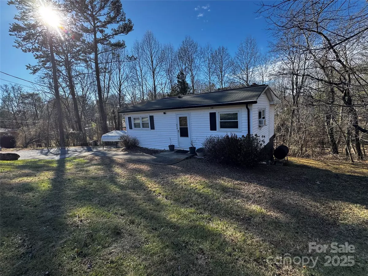 Lenoir, NC 28645,421-A Clearview CIR NE