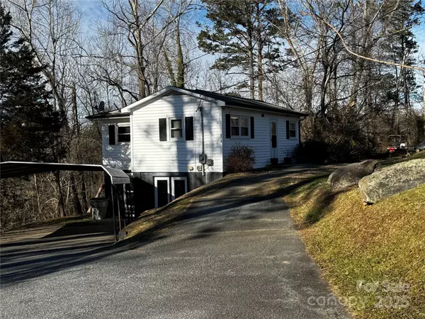 Lenoir, NC 28645,421-A Clearview CIR NE