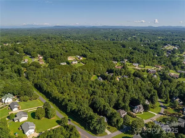 Hickory, NC 28601,6210 Mountainside DR