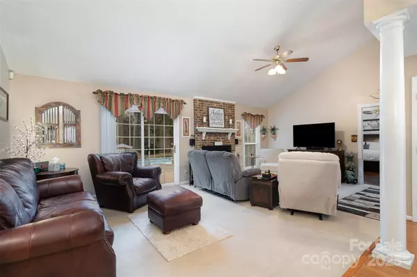 Charlotte, NC 28215,4554 Appaloosa LN