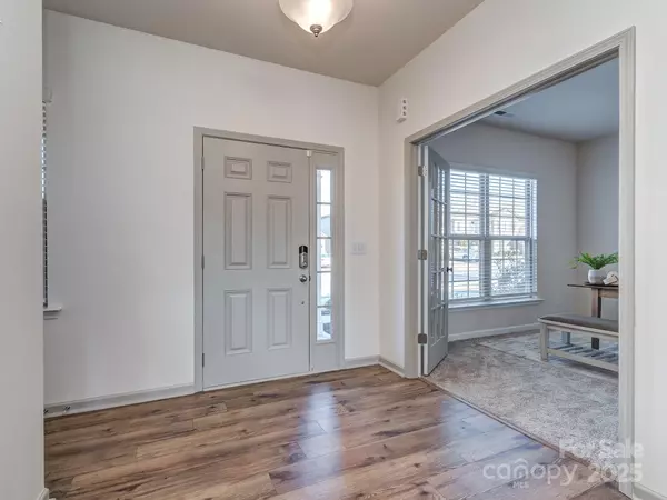 Charlotte, NC 28278,18015 Flowering Oak CT