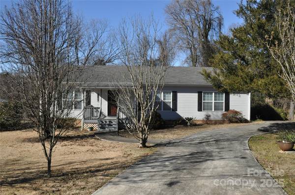 110 W Greenwood ST, Landrum, SC 29356