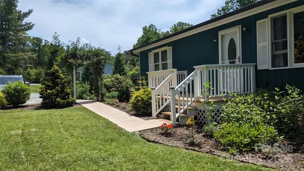 Hendersonville, NC 28739,520 Corbly DR