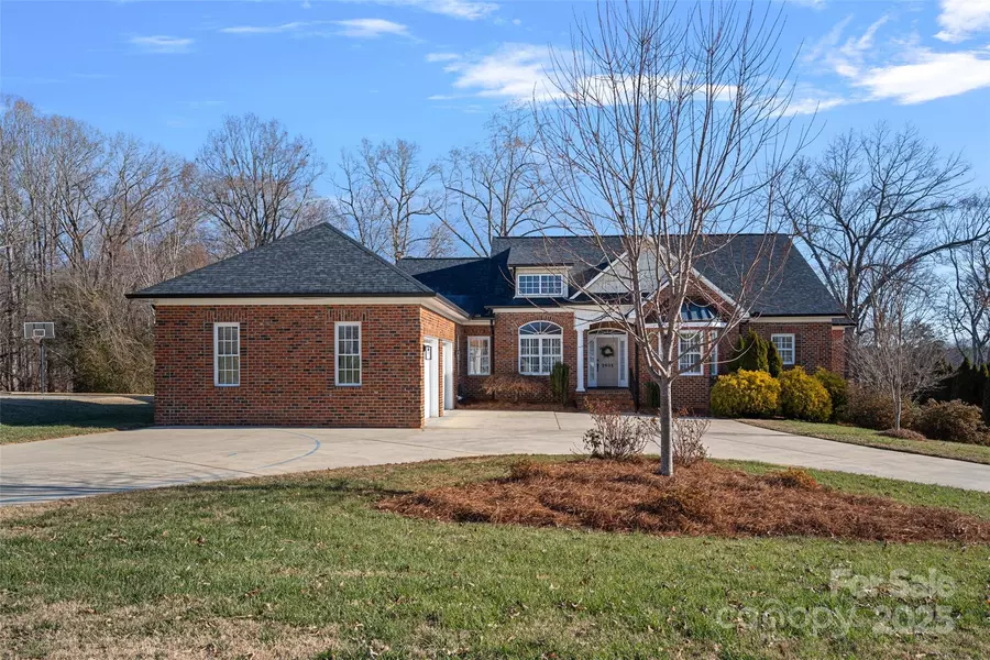 2635 Queens DR, Lincolnton, NC 28092