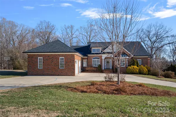 2635 Queens DR, Lincolnton, NC 28092