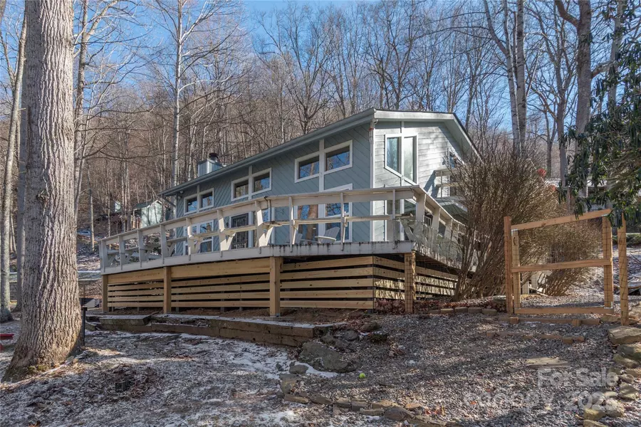 561 Summit DR, Maggie Valley, NC 28751