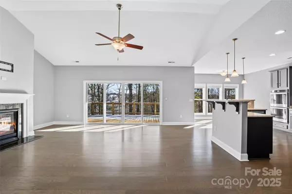 Leicester, NC 28748,34 Grizzly DR