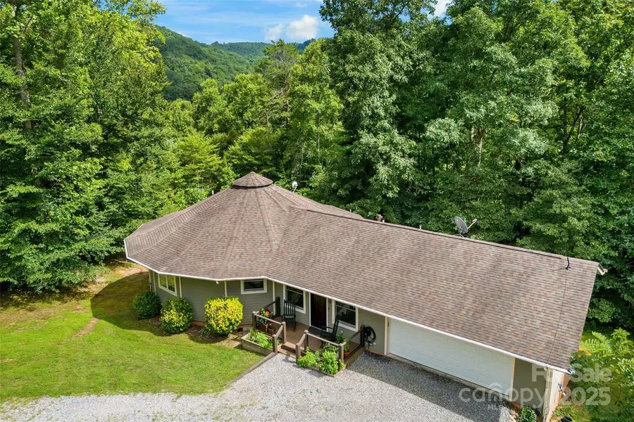 939 Morgan Hill RD, Black Mountain, NC 28711