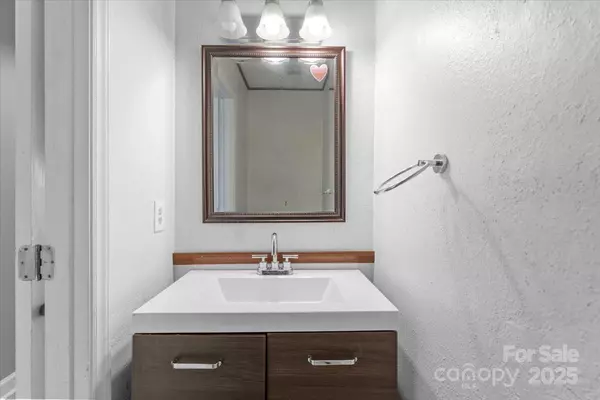 Hickory, NC 28601,5190 Corbin LN