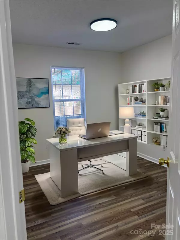 Charlotte, NC 28216,1638 Hudson Graham LN