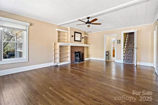 Black Mountain, NC 28711,125 Church ST