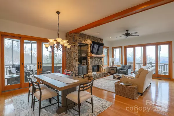 Burnsville, NC 28714,528 Andrew Banks RD #A/3