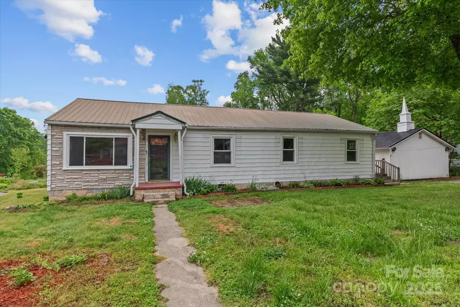 3 Westwood AVE, Thomasville, NC 27360
