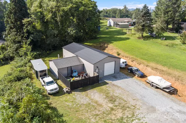 Flat Rock, NC 28731,197 Albert DR