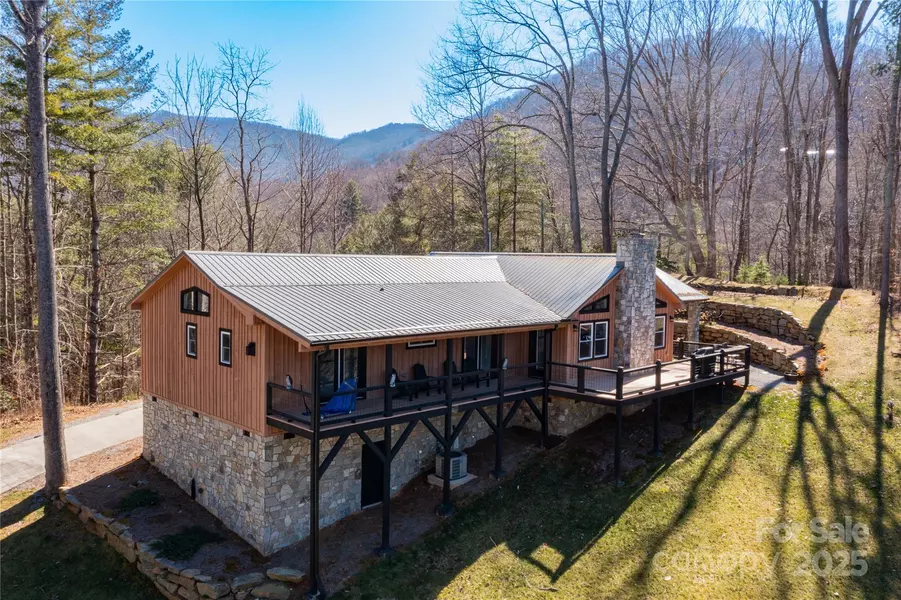 600 Pinewood DR, Waynesville, NC 28786