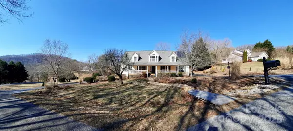 80 Farm Valley CT, Weaverville, NC 28787