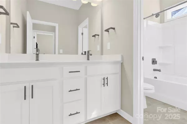 Charlotte, NC 28215,9131 NW Harwen LN NE #32