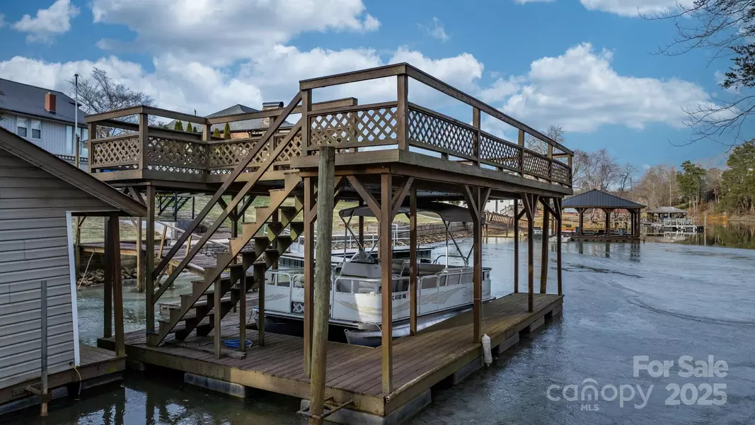 3910 6th ST NW, Hickory, NC 28601