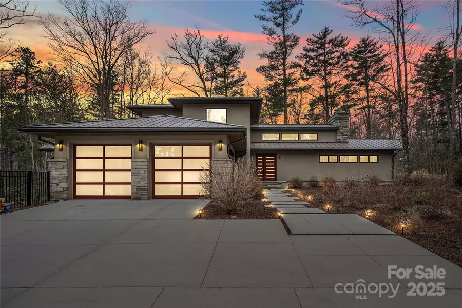 27 Hawberry CT, Asheville, NC 28805