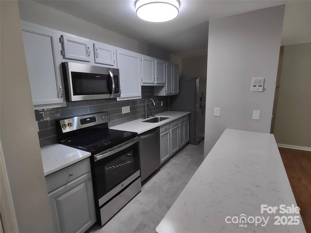 Charlotte, NC 28215,6106 Meadow Rose LN