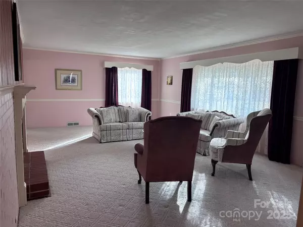 Hendersonville, NC 28791,1235 Ashby LN