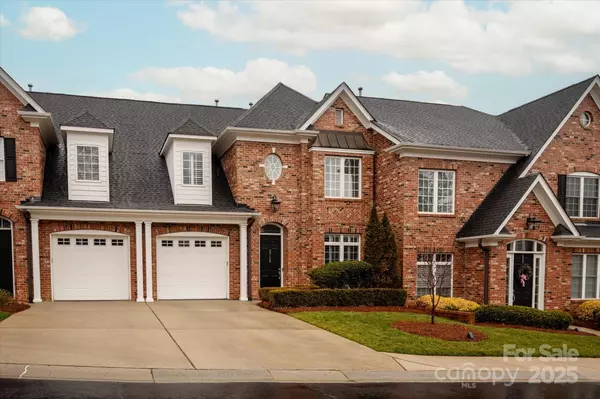 2715 Phillips Gate DR, Charlotte, NC 28210