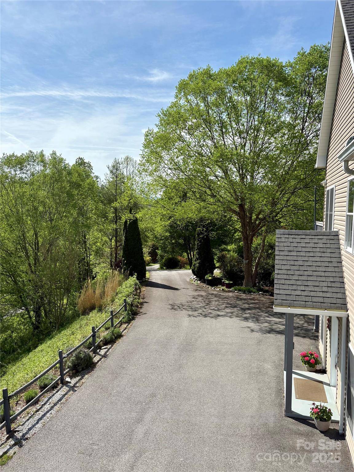 Asheville, NC 28805,105 Elm DR