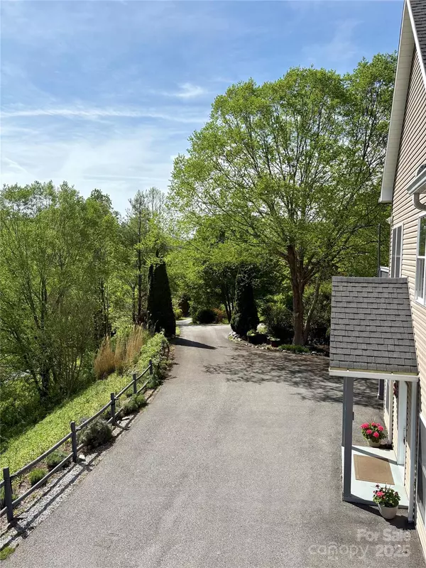 Asheville, NC 28805,105 Elm DR