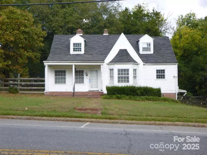 204 E Trade ST, Dallas, NC 28034