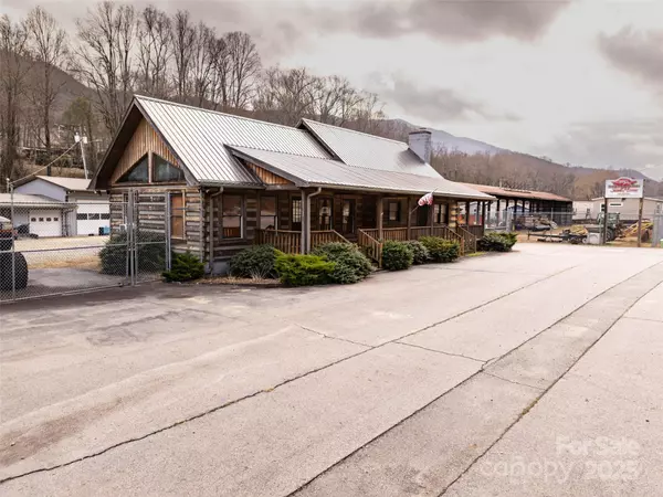 Waynesville, NC 28786,18001 Great Smoky Mountains EXPY