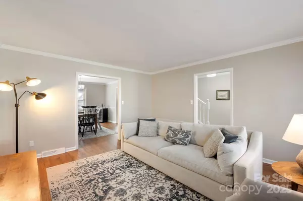 Winston Salem, NC 27104,3438 Scarsborough DR
