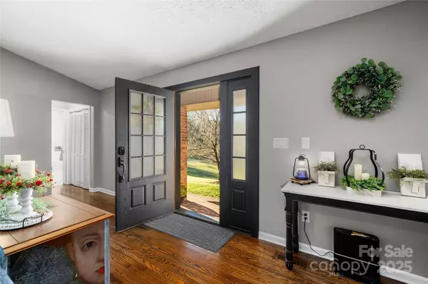 Hendersonville, NC 28791,113 Pait DR