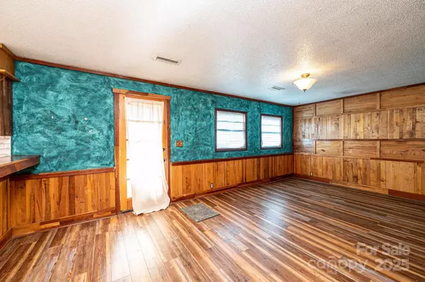 Hudson, NC 28638,2936 Deal LN