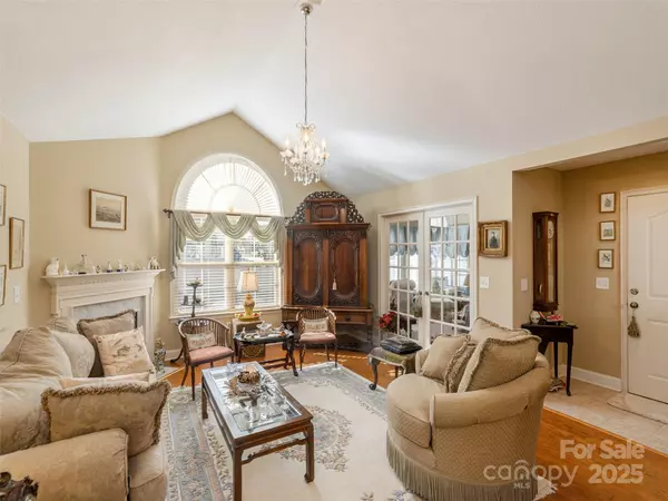 Flat Rock, NC 28731,206 Summerfield PL