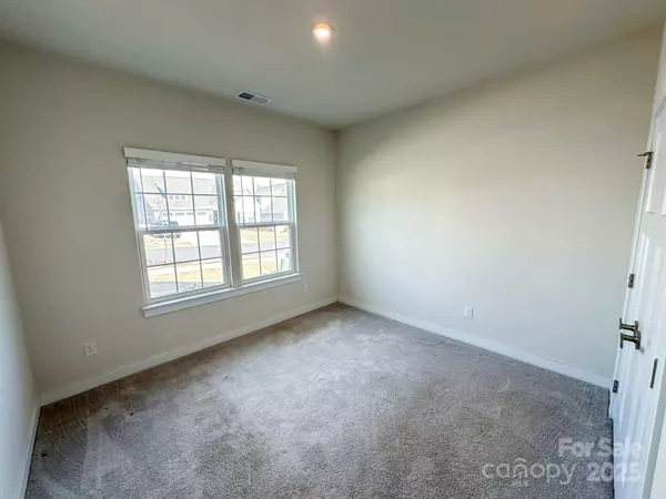 Charlotte, NC 28215,5047 Summer Surprise LN