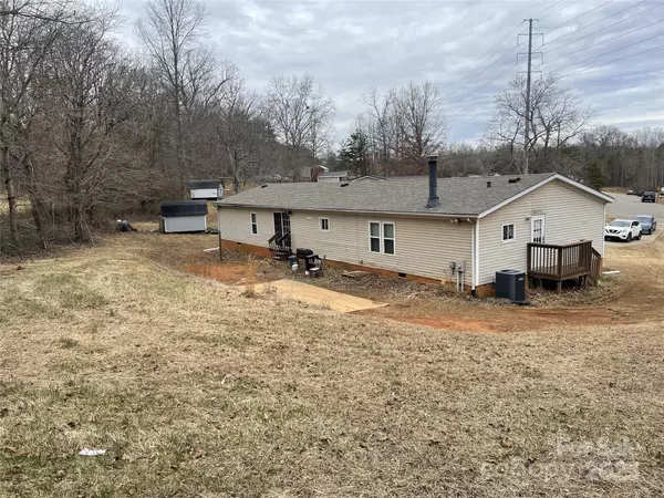 Statesville, NC 28677,372 Forest Hollow DR