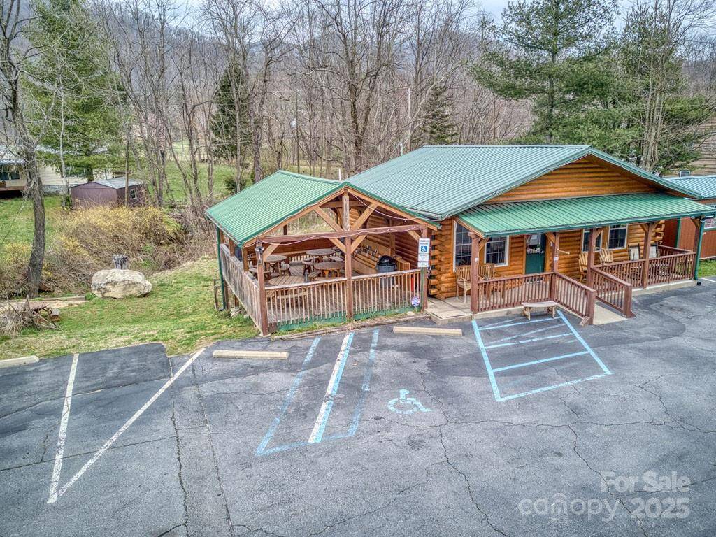 Waynesville, NC 28786,2052 Dellwood RD