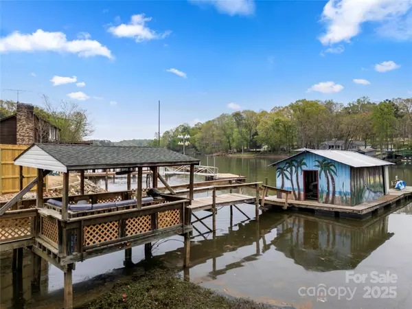 513 Paradise CIR, Belmont, NC 28012