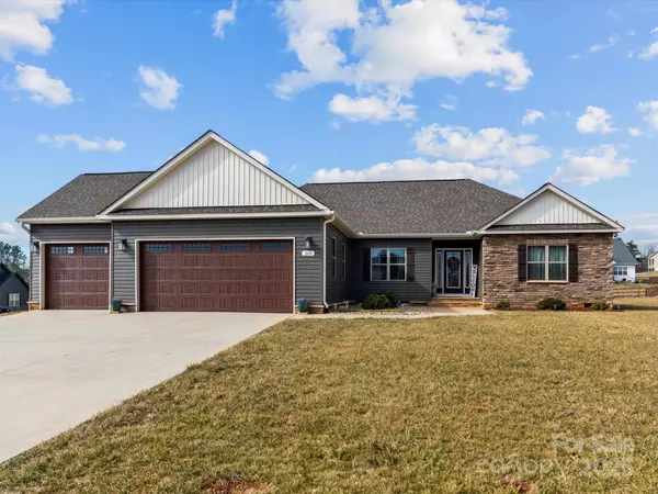 200 Staffordshire DR,  Statesville,  NC 28625