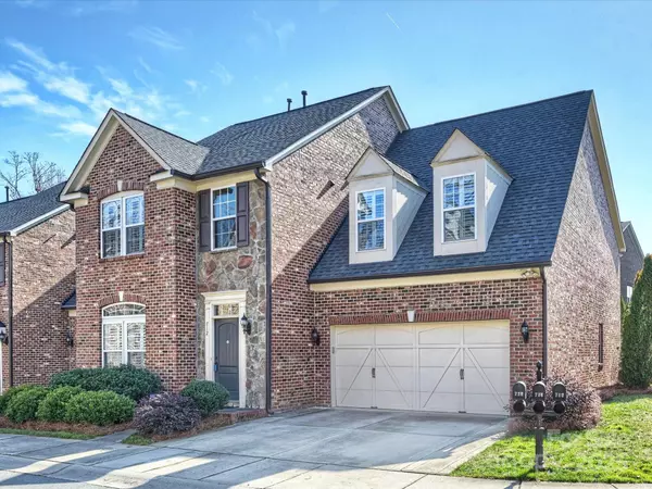 712 English Tudor LN, Charlotte, NC 28211