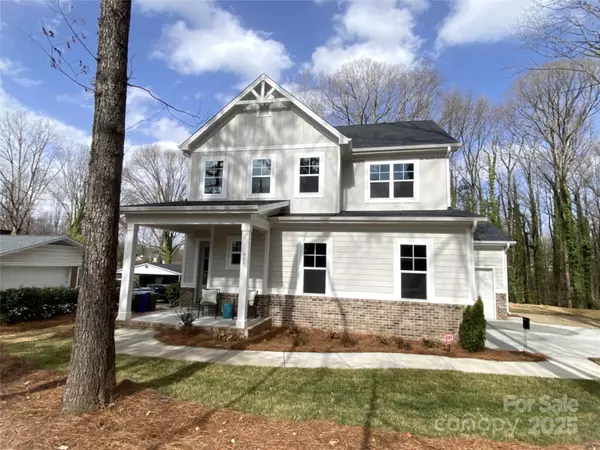Mooresville, NC 28115,553 W Lowrance AVE