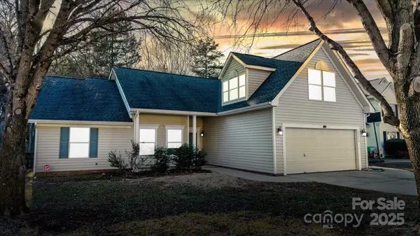 12016 Regent Ridge LN, Charlotte, NC 28278